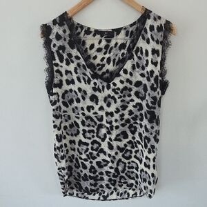 Chic Leopard Print Sleeveless Blouse